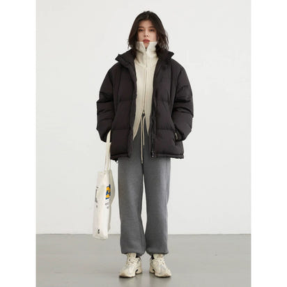 The college-style bed round-neck knitted cardigan for women in autumn and winter is a trendy design that makes them look younger