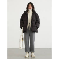 The college-style bed round-neck knitted cardigan for women in autumn and winter is a trendy design that makes them look younger